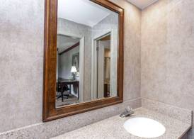 Days Inn & Suites by Wyndham Roseville/Detroit 4