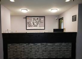 Super 8 by Wyndham Milwaukee Airport 3