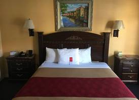 Econo Lodge Long Beach I-405 5