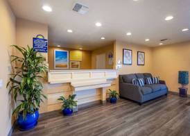 Days Inn by Wyndham Lathrop 2