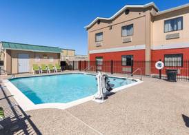 Econo Lodge Inn & Suites East Houston I-10 5