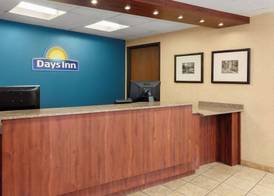 Days Inn by Wyndham Rockford I-90 Walking Distance to Casino 5