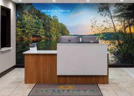 La Quinta Inn & Suites by Wyndham Mooresville 3