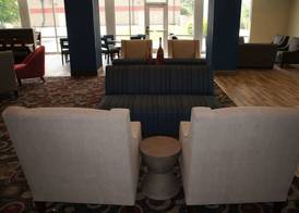 La Quinta Inn and Suites by Wyndham Bloomington 2