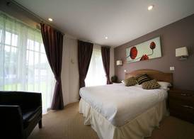 The Dewdrop Inn 2