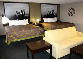 Super 8 by Wyndham Victoria/North/Mall Area 3