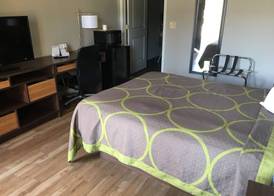 Super 8 by Wyndham San Antonio Near Fort Sam Houston 5