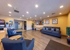 Days Inn by Wyndham Lathrop 3