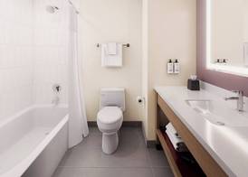 Holiday Inn Express & Suites Muncie Northwest by IHG 4