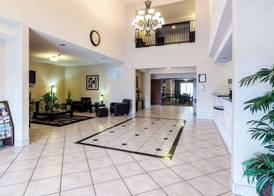 Quality Suites Huntsville Near University 4