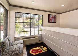 Super 8 by Wyndham Santa Clarita/Valencia 3
