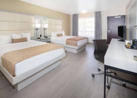 Ramada by Wyndham Burbank Airport 4