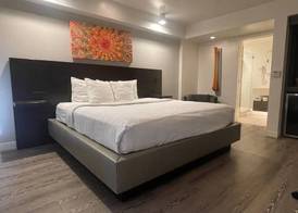 Howard Johnson By Wyndham Tempe University/Phoenix 5