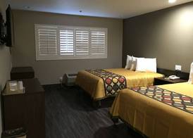 Super 8 by Wyndham National City Chula Vista 3