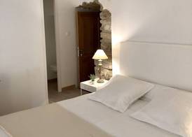 La Maison des Vendangeurs - TABLE D'HÔTES le soir du jeudi au dimanche- Jacuzzi - Balnéo SPA - ACCES PISCINE pour toutes les chambres sauf STUDIO COQUET- Piscine de mai à mi-octobre 3