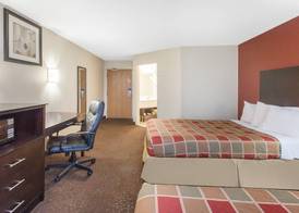 Travelodge by Wyndham Romulus Detroit Airport 5