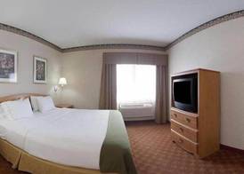 Holiday Inn Express & Suites WAUSEON by IHG 3