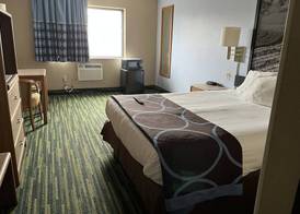 Boarders Inn & Suites by Cobblestone Hotels - Waterloo/Cedar Falls 5