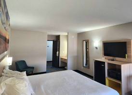 Days Inn & Suites by Wyndham New Iberia 3
