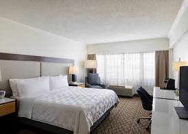 Holiday Inn CLARK - NEWARK AREA by IHG 5