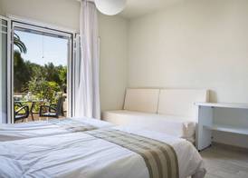Olive Grove Studios & Apartments 4