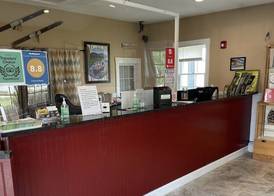 Colonial Motel 5
