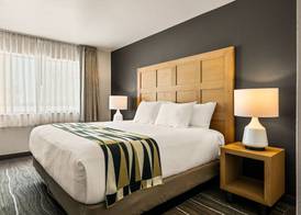 Oxford Suites Redding 5