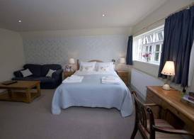 Fox And Hounds Llancarfan 4