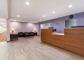 Microtel Inn & Suites by Wyndham Philadelphia Airport 2
