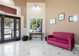 Econo Lodge Inn & Suites Fallbrook Downtown 4