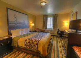 Super 8 by Wyndham Mt. Pleasant 4