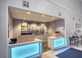 Holiday Inn Express & Suites OSHKOSH-SR 41 by IHG 2