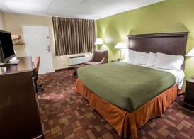 Econo Lodge Biltmore 5