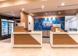 Holiday Inn Express & Suites Charlottesville by IHG 2