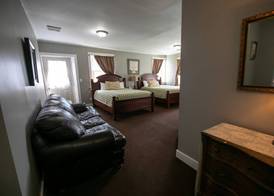 Nauvoo Temple House Hotel 5