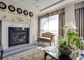 Monte Carlo Inn Oakville Suites 5