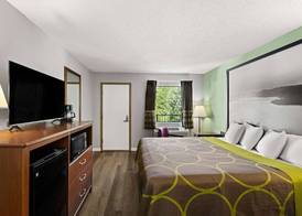 Super 8 by Wyndham Branson - Shepherd of the Hills Exwy 5