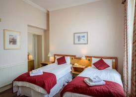Russell Hotel 5