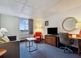 Econo Lodge Inn & Suites Waterloo Downtown 5