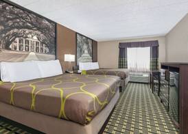 Super 8 by Wyndham Grand Prairie North 4