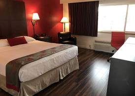 Ramada by Wyndham Torrance 4