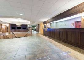Ramada by Wyndham Topeka Downtown Hotel & Convention Center 3