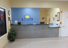 Days Inn by Wyndham Near Seaworld San Antonio 2