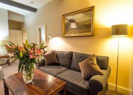 Six Brunton Place Guest House 4