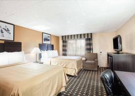 Travelodge by Wyndham South Burlington 4