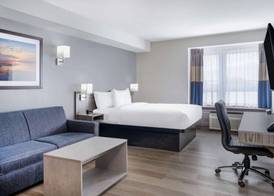 Microtel Inn & Suites by Wyndham Kanata Ottawa West 4