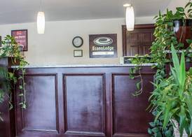 Econo Lodge Newton 4