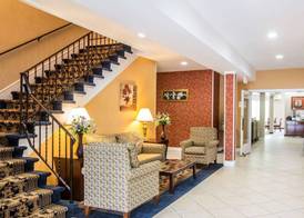 Econo Lodge Lakes Region 3