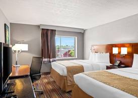Travelodge by Wyndham Bloomington 5