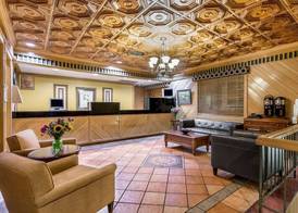 Days Inn by Wyndham Pensacola - Historic Downtown 2